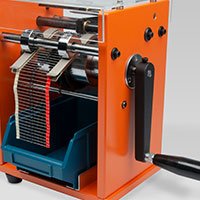 preformadora automática para cortes de componentes axiais na vertical